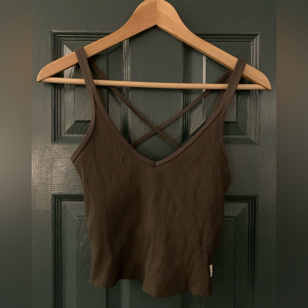 Vuori Ribbed Crop Tank with built in bra liner